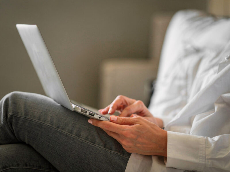 Ja R8 OC8bl Y Bq Nzzr